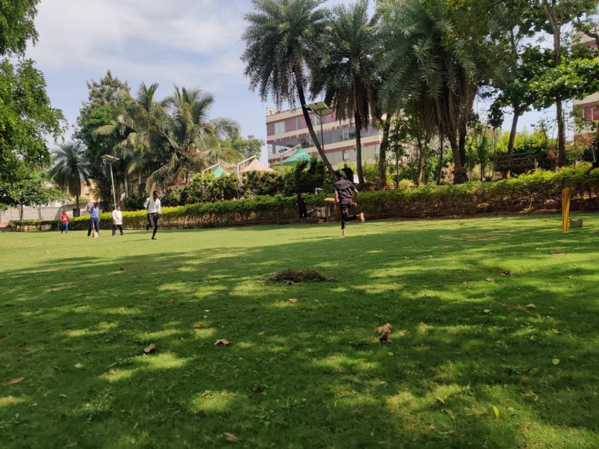 The Garden Asia Resort Bangalore Exteriör bild